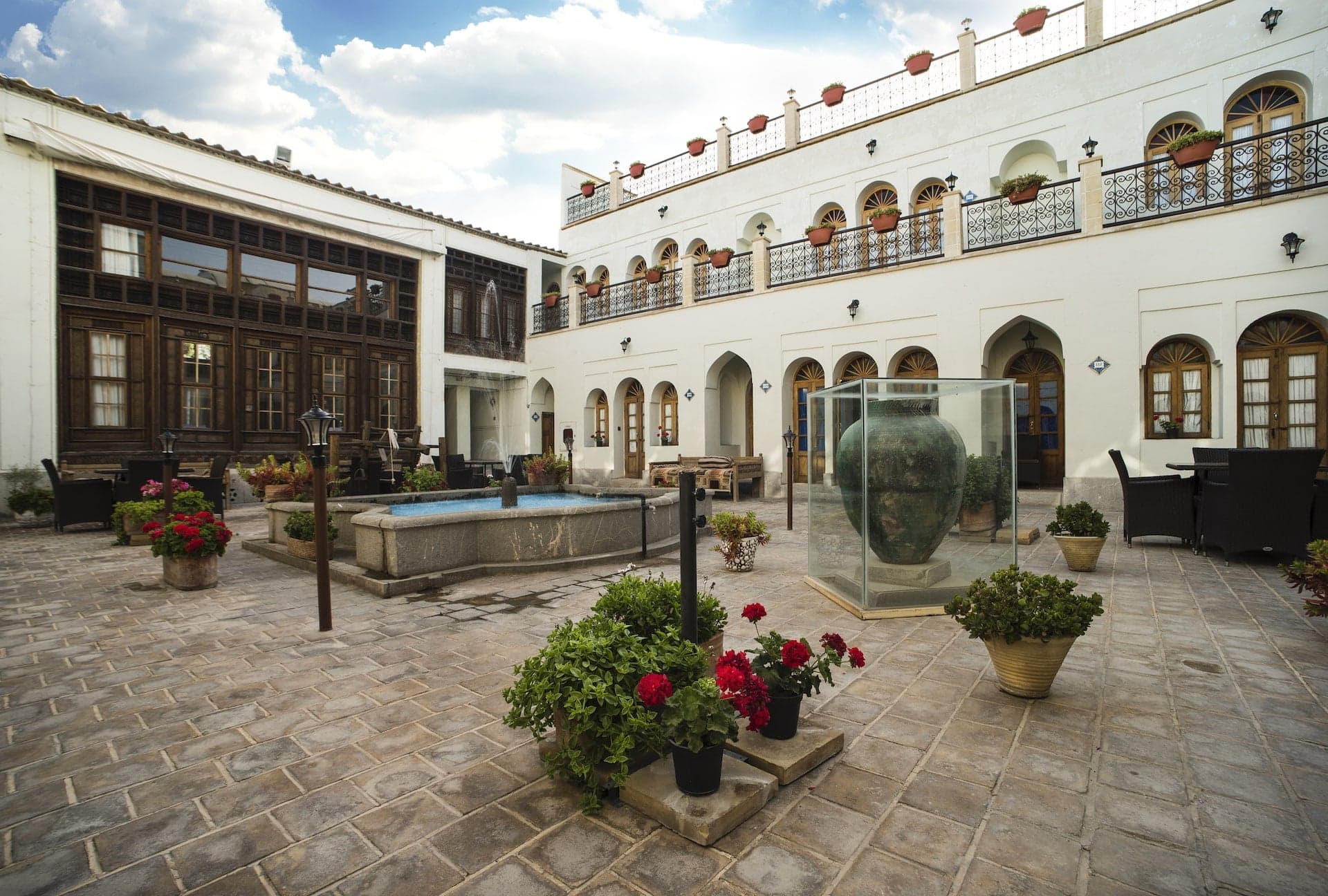  هتل عتیق اصفهان | atigh esfahan hotel 